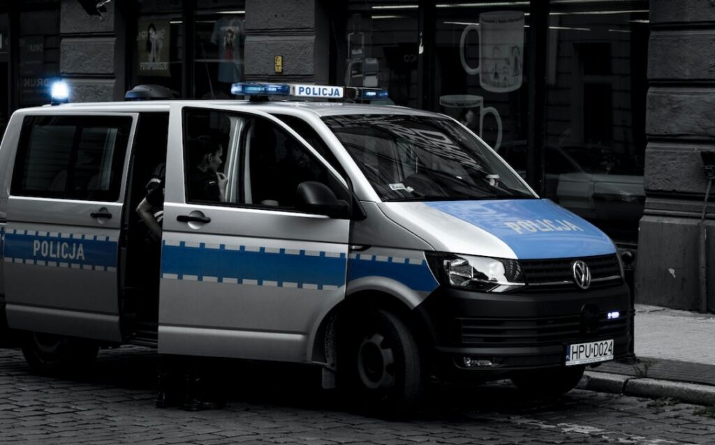 Łowcy przestępców z Bielan zatrzymali podejrzanego o włamanie do sklepu