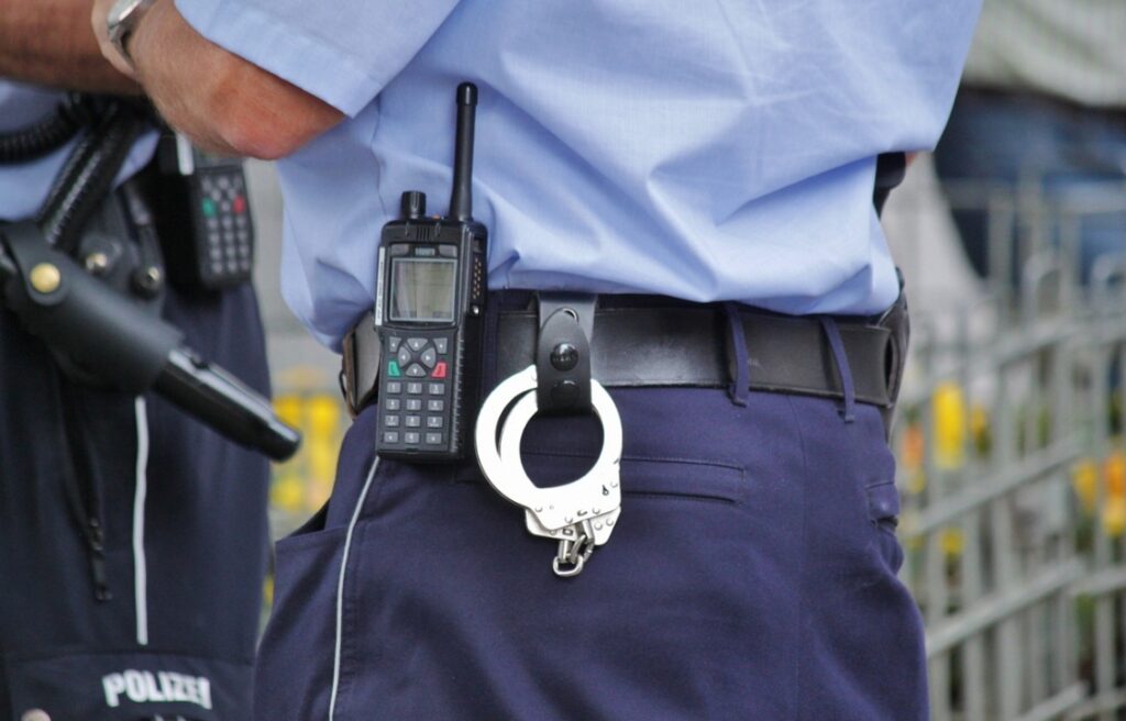 Mężczyzna podejrzany o kradzież odzieży na Bielanach zatrzymany przez policję