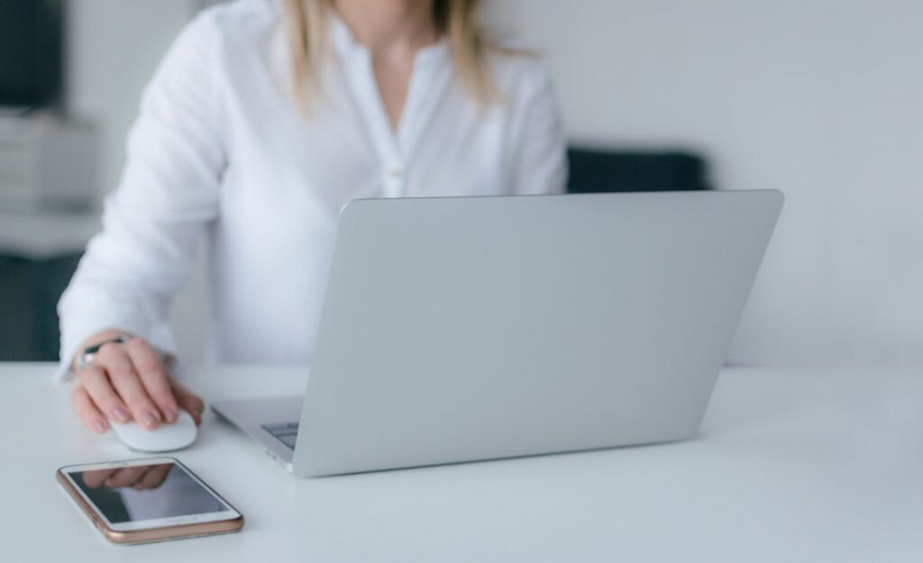 Instytucje finansowe i policyjne ostrzegają Polaków przed cyberprzestępczością
