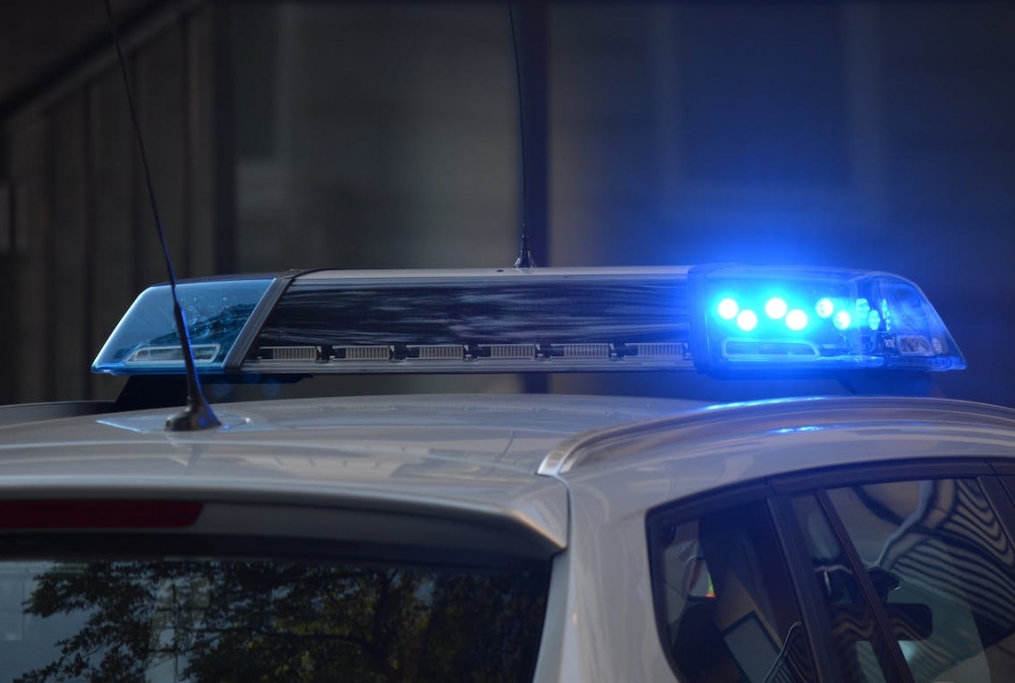 Funkcjonariusze z Bielan zatrzymali 38-latka posiadającego narkotyki i próbującego przekupić policję