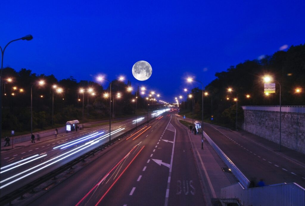 Warszawa wprowadza Strefę Czystego Transportu od 1 lipca: 97% pojazdów spełnia wymagania