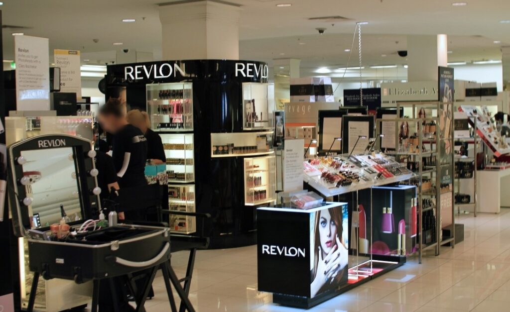 Perfumy wartości 3500 złotych skradzione z bielańskiego sklepu. Sądem nad sprawą zapanuje Prokuratura Rejonowa Warszawa Żoliborz
