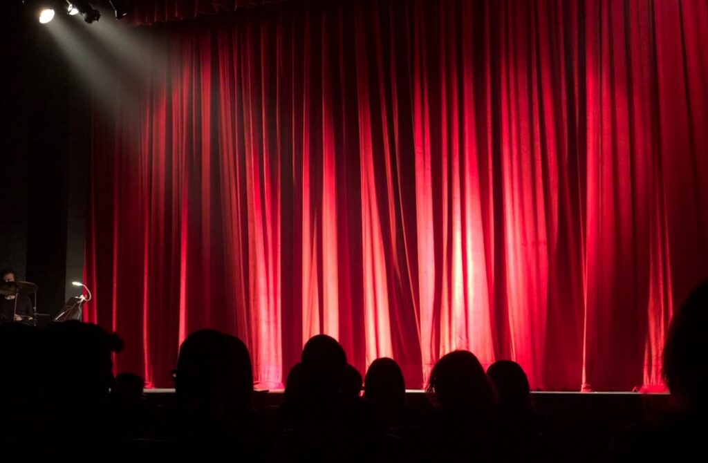 Rekreacyjne atrakcje kulturalne na Bielanach – nie tylko dla miłośników teatru