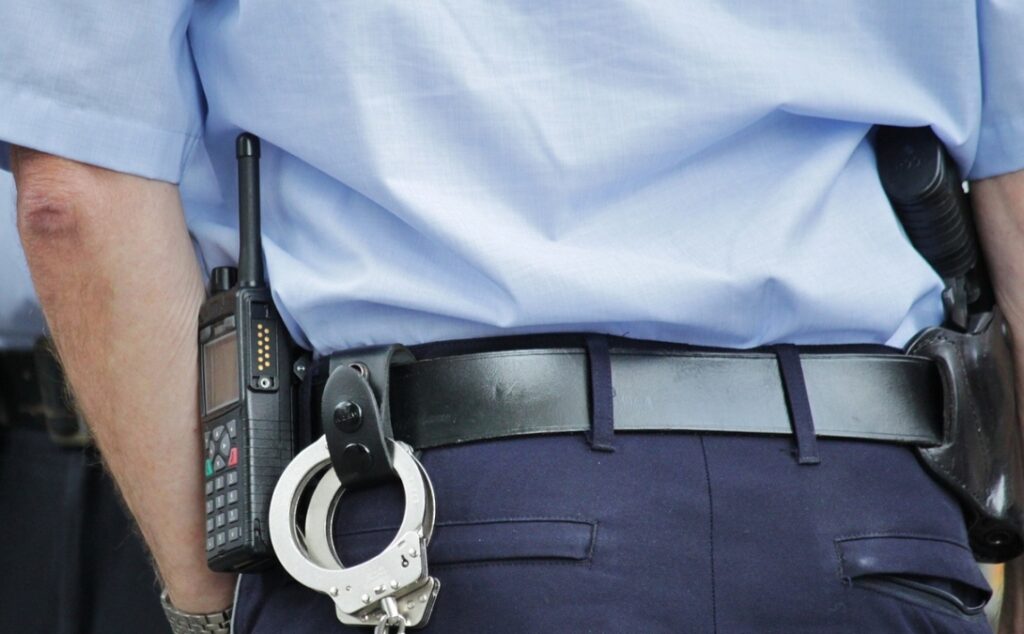 45-latek zatrzymany na ulicy Broniewskiego za posiadanie amfetaminy – nadzór Prokuratury Rejonowej Warszawa Żoliborz