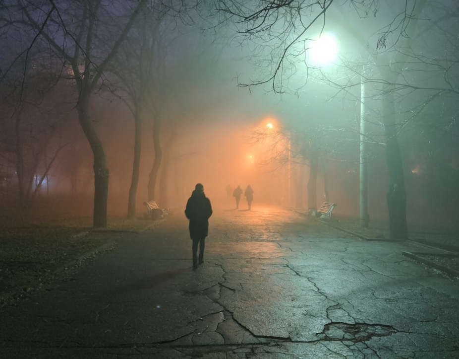 Skwer przy ulicy Lekkiej staje się jaśniejszy i bezpieczniejszy dzięki nowym latarniom solarnym