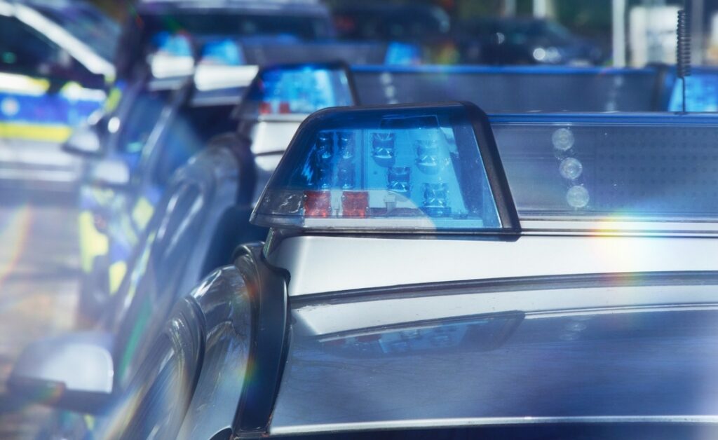 Na ulicy Mickiewicza w Bielanach policja zatrzymała mężczyznę z podejrzeniem posiadania narkotyków