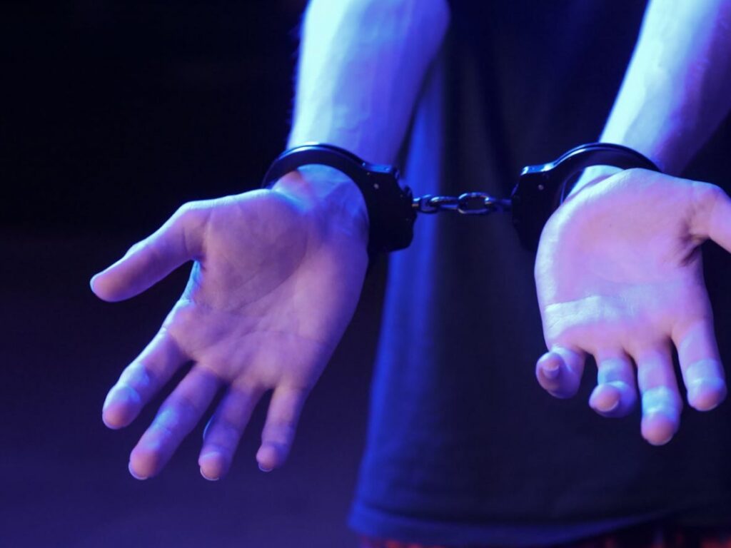 Interwencja policji na Bielanach: 35-latek zatrzymany z marihuaną. Grozi mu do 3 lat więzienia