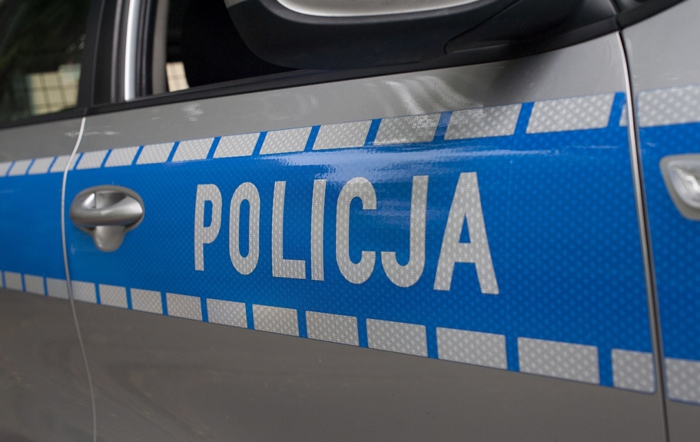 Policja z Warszawy zatrzymuje dwóch mężczyzn za przechowywanie dużej ilości narkotyków