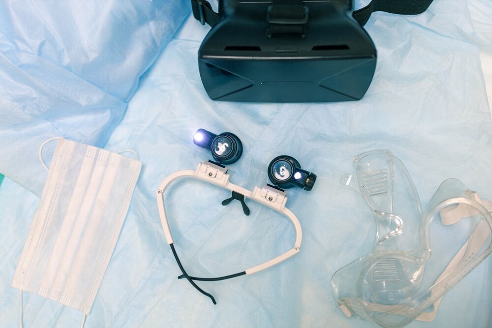 Bezpieczne zimowe zabawy: Profilaktyk uczy dzieci zasad ochrony na śniegu