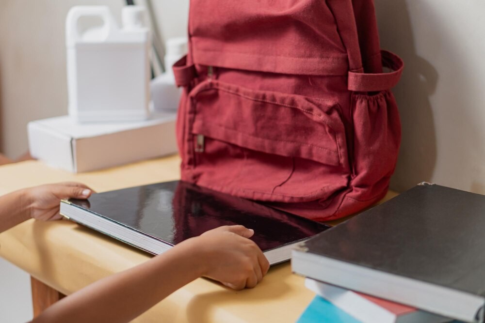 Policjanci na V Żoliborskich Targach Edukacyjnych: Jak wybrać zawód przyszłości?